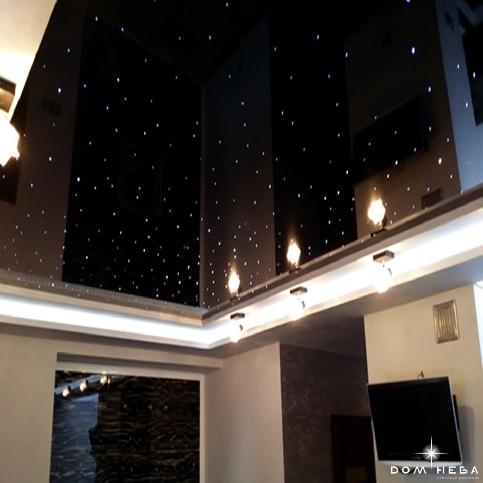 Натяжной потолок черный глянец