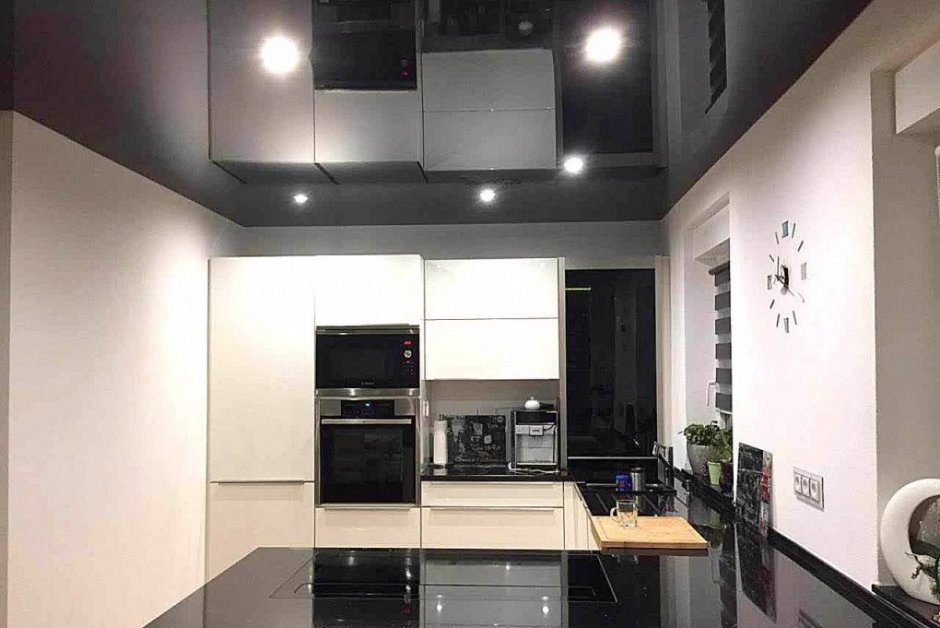 Черный глянцевый натяжной потолок