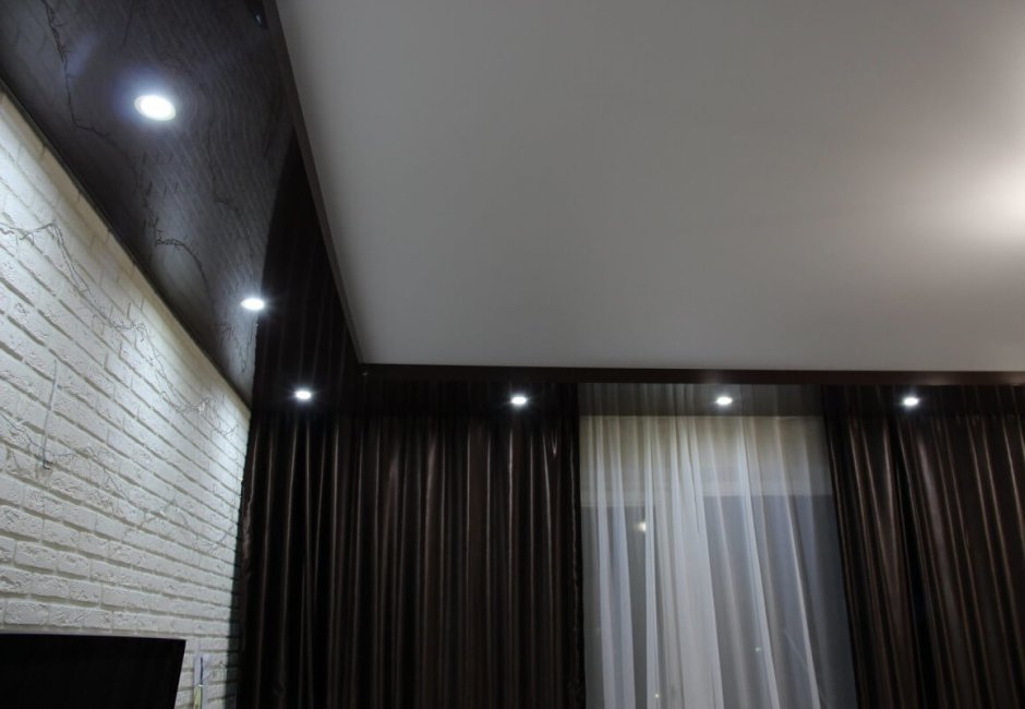 Натяжные потолки черно белые