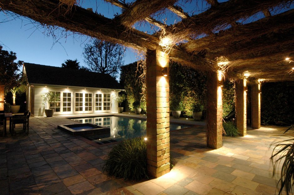 Подсветка столбов террасы