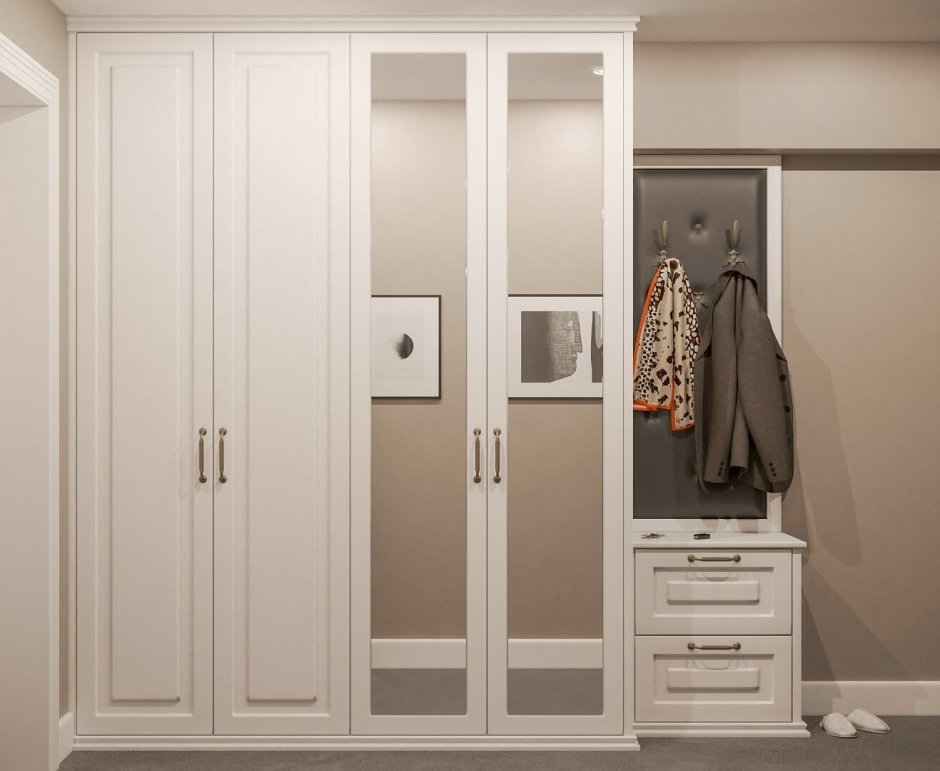 Белый шкаф в прихожую