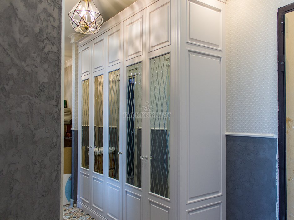 Шкаф в прихожую в стиле Неоклассика