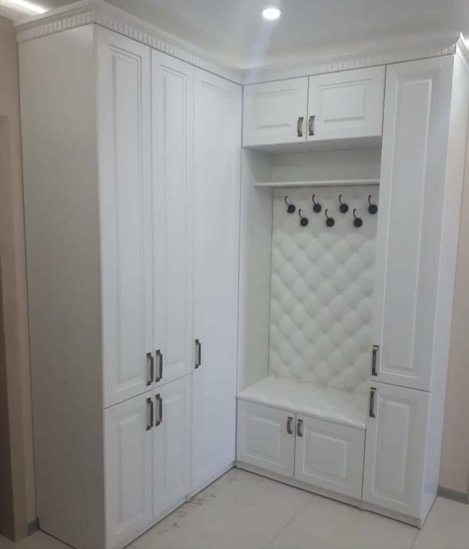 Белый шкаф в прихожую