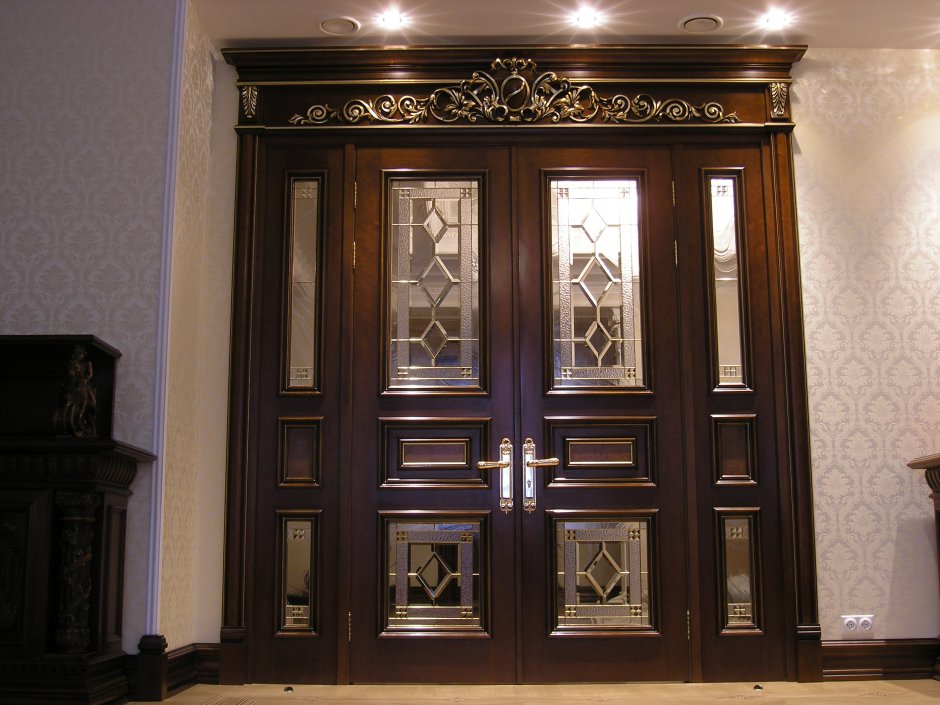 Портал для двери резной