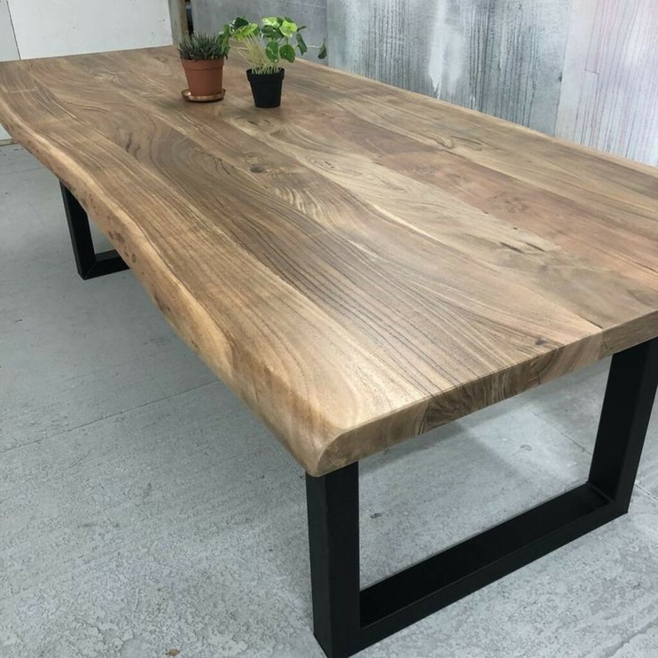 Стол из натурального дерева