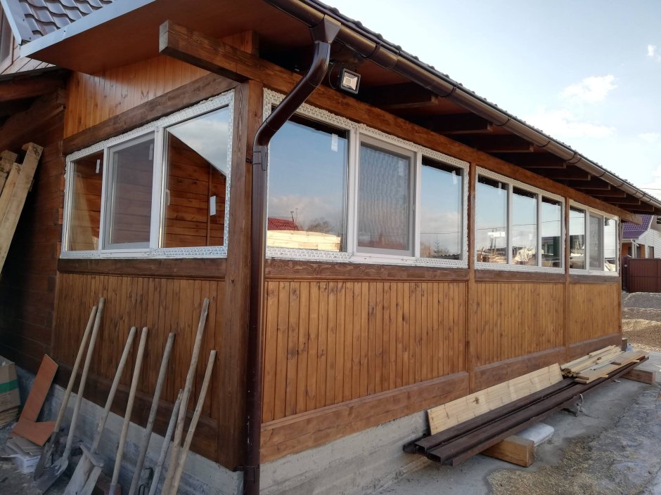 Застекленная деревянная веранда