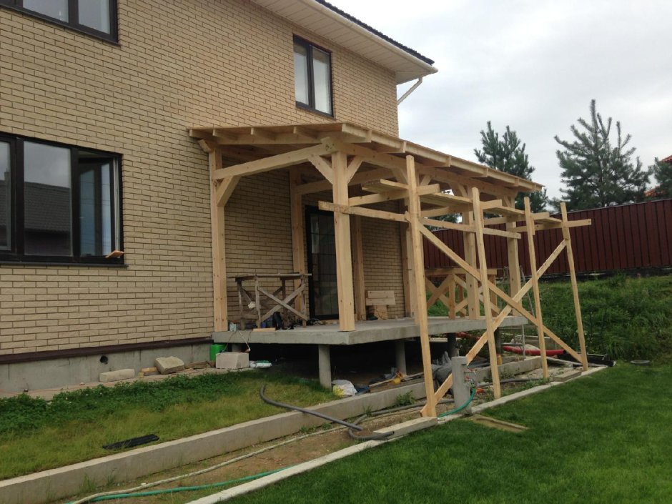 Односкатная каркасная веранда