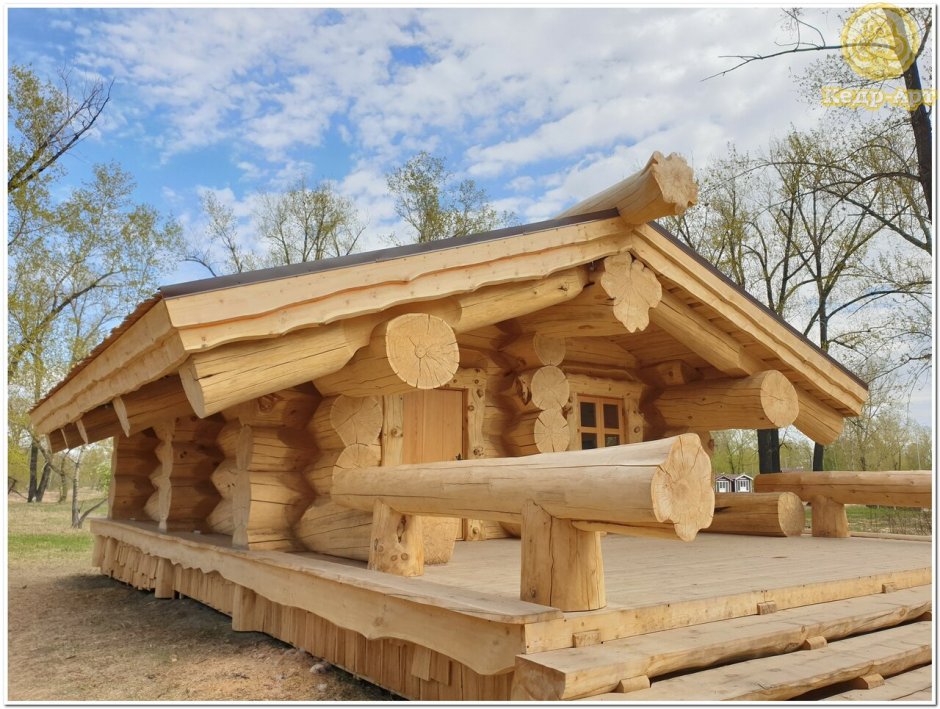Баня из бревна большого диаметра
