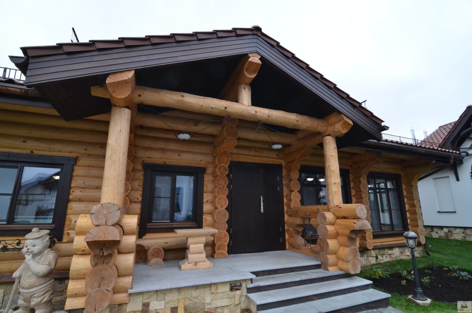 Баня из бревна большого диаметра