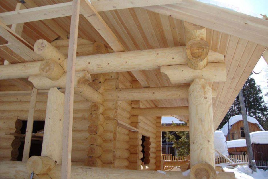 Дом из бревна большого диаметра