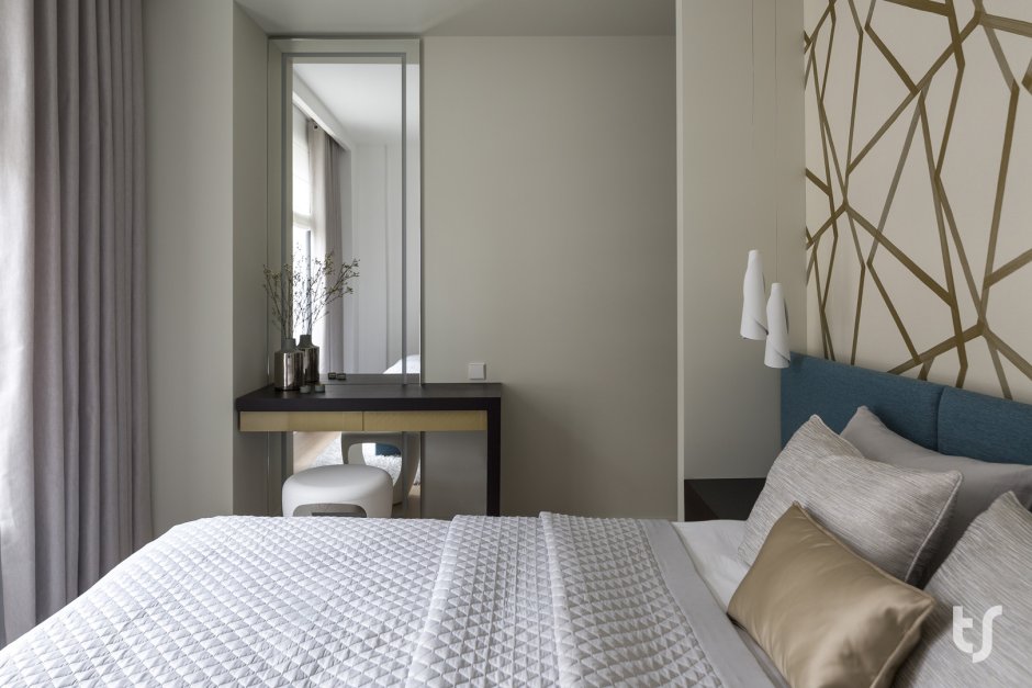 Прикроватные зеркала в спальне