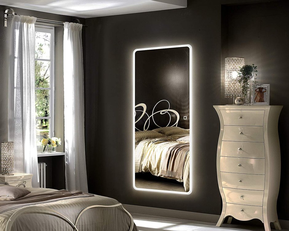 Зеркало в спальне
