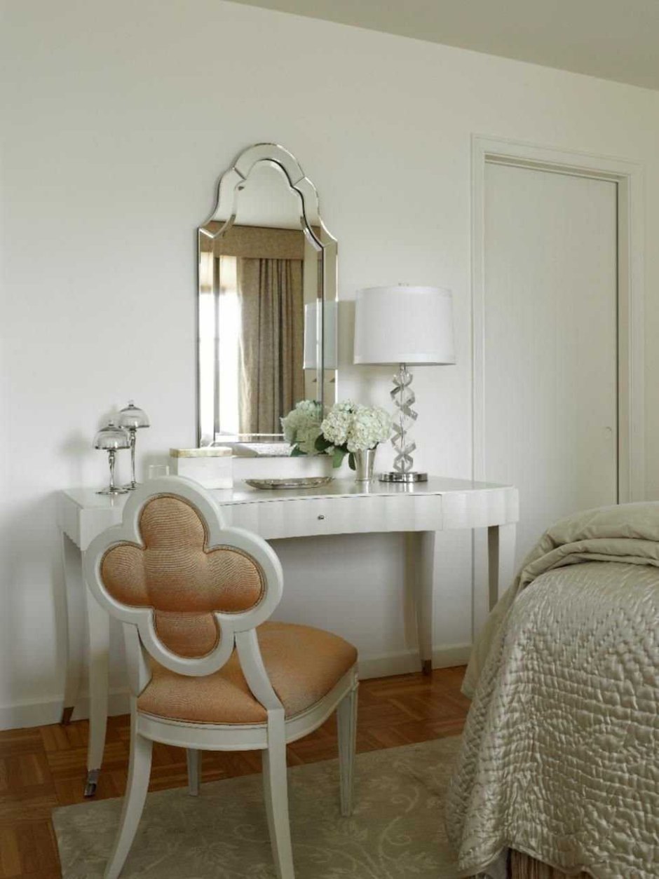 Зеркало в спальне