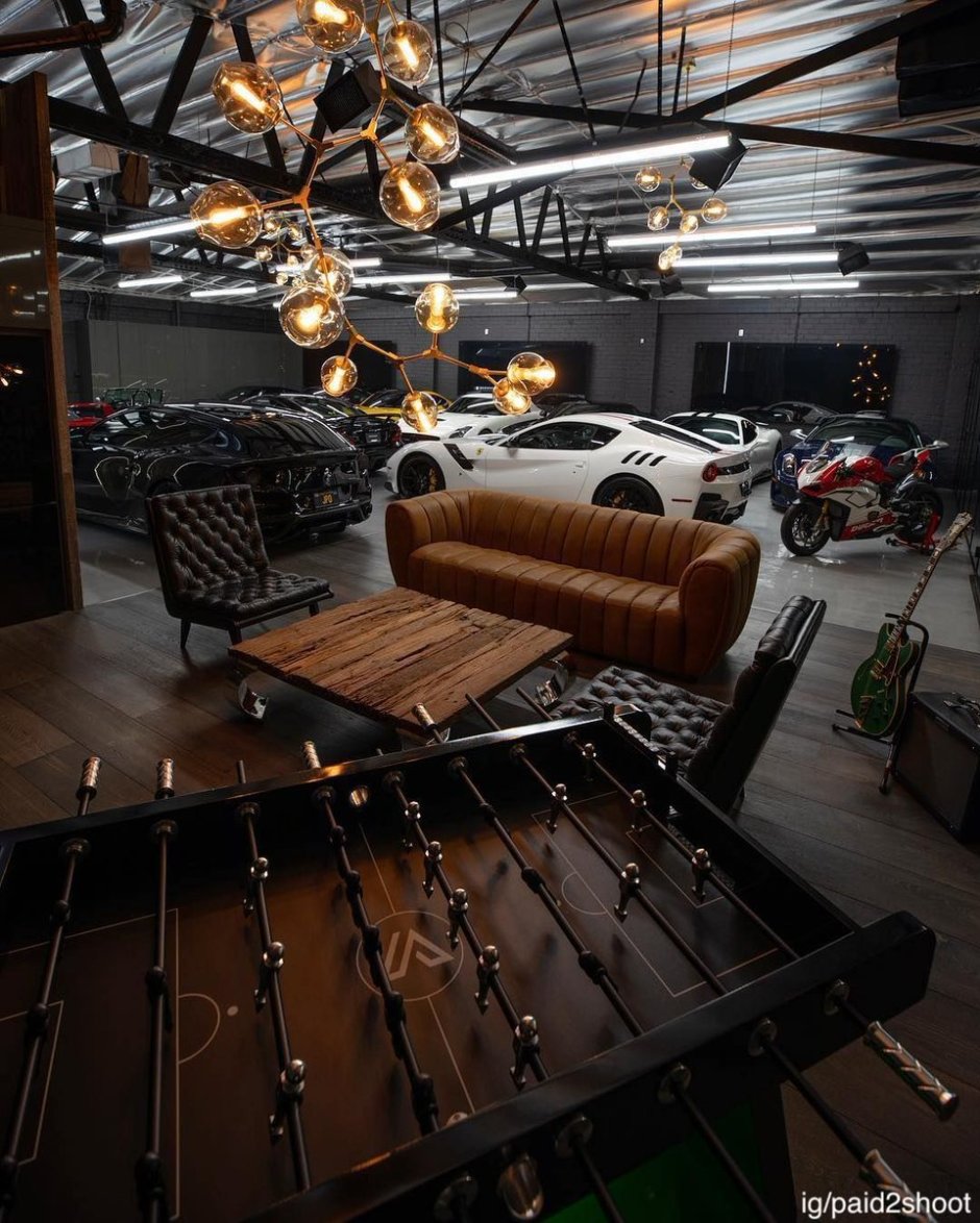 Гараж в стиле лофт и индустриал