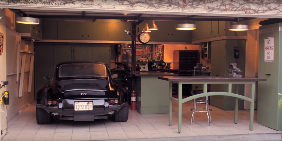 Зона отдыха в гараже