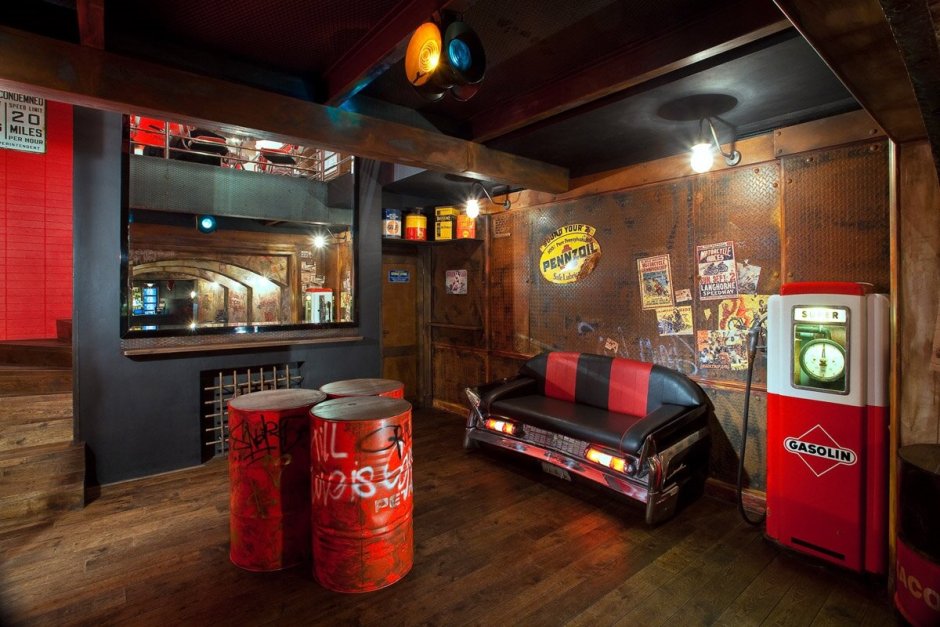 Гараж в стиле паба