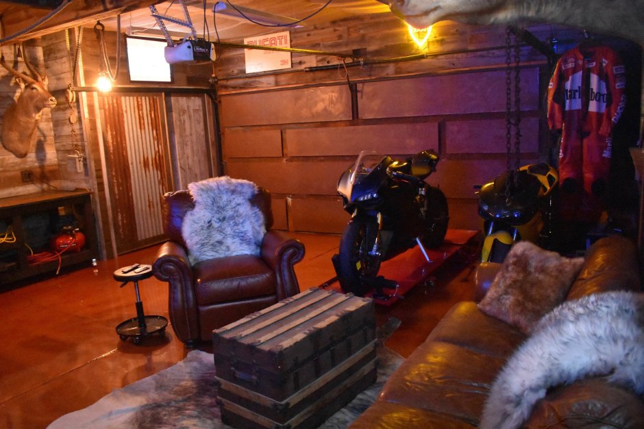 Мужская Берлога в гараже