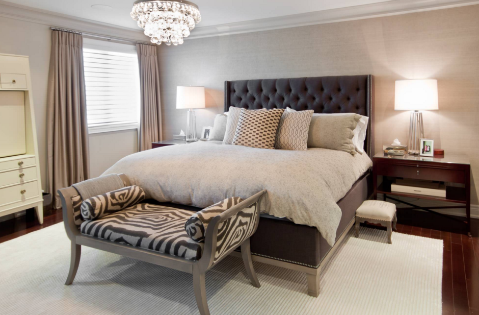 Спальня с бежевой мебелью