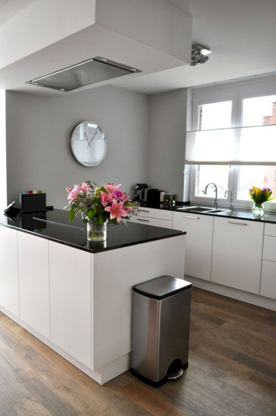 Серые стены на кухне