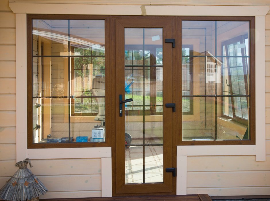 Дверь входная ПВХ 900х2200 со шпросами