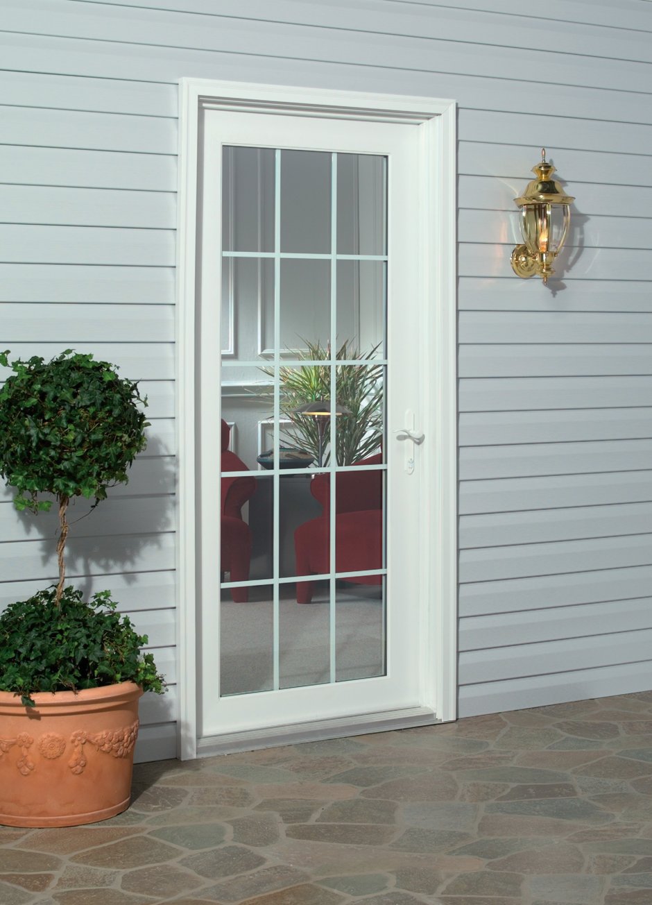 Металлопластиковые входные двери Рехау