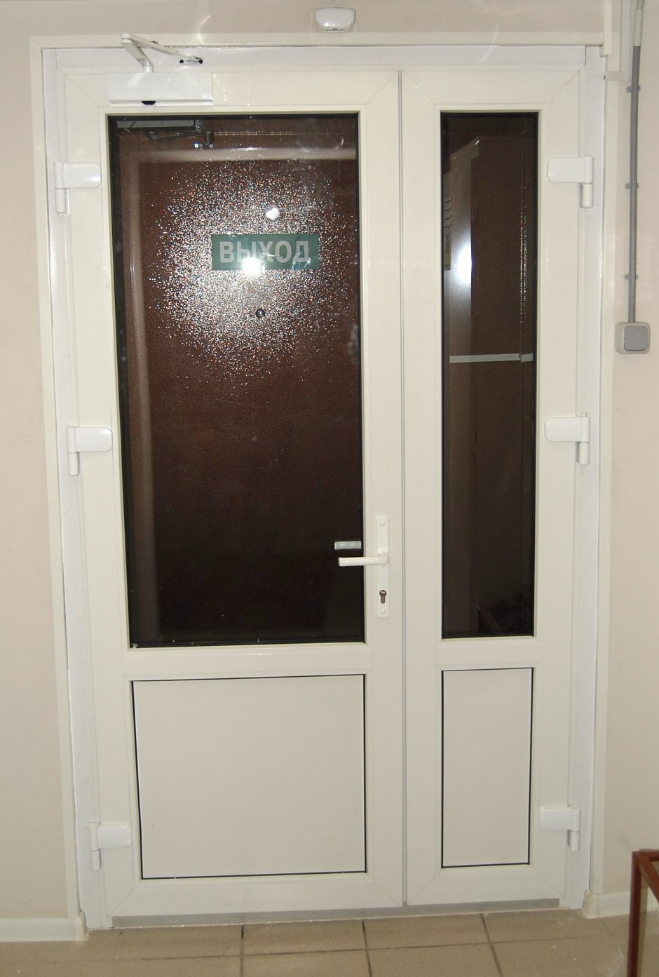 Двухстворчатая дверь ПВХ 1100