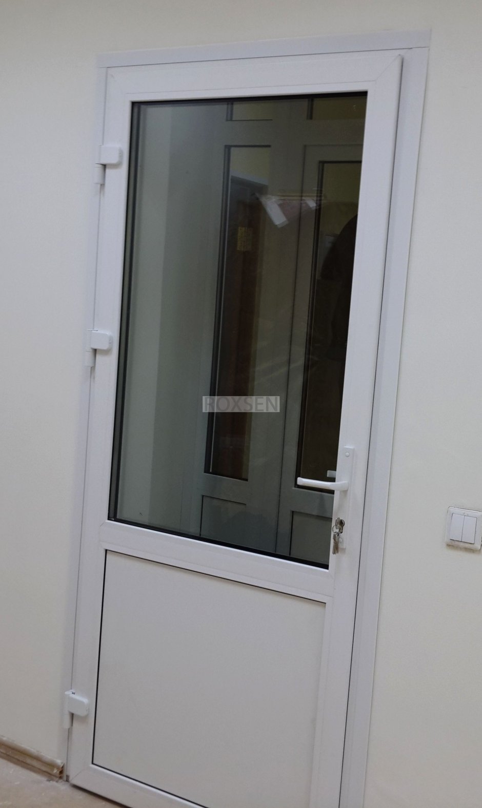 Входная пластиковая дверь Rehau