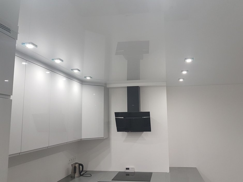 Натяжные потолки однотонные глянцевые