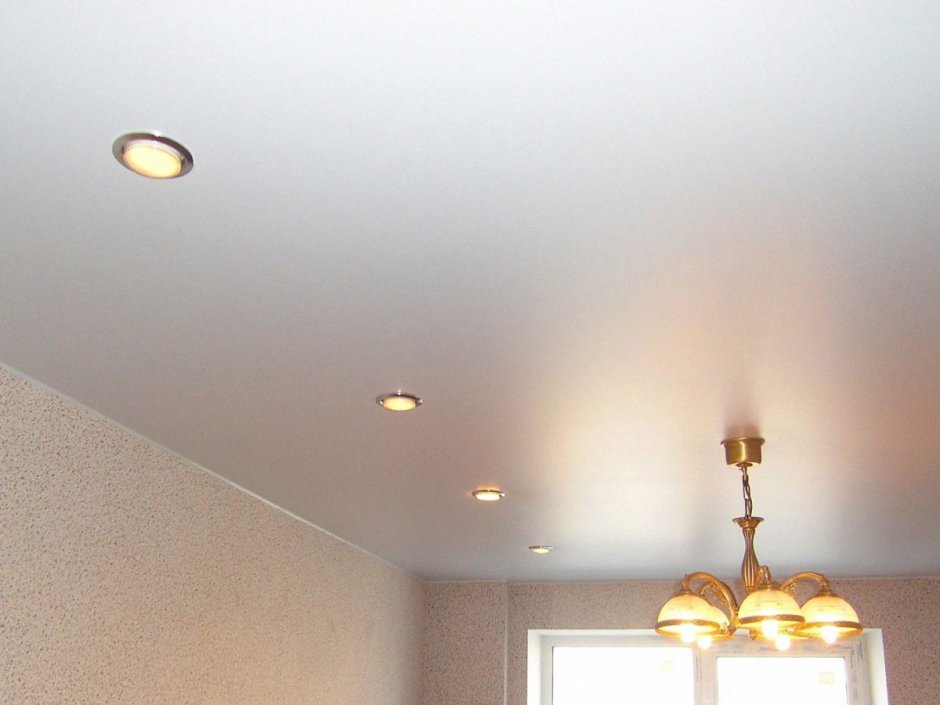 Матовый натяжной потолок м110