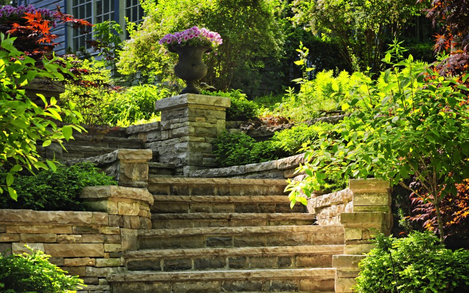 Лестница в саду