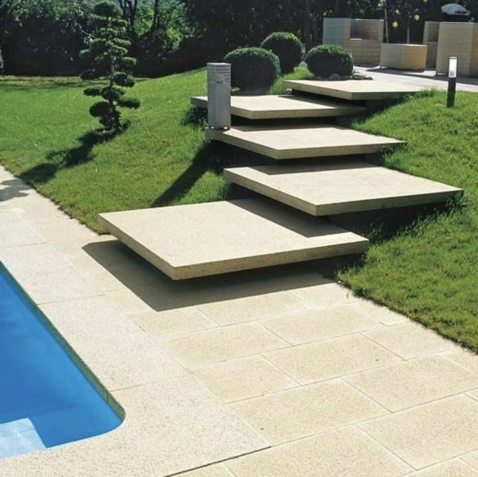 Бетонные садовые ступеньки