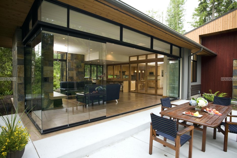 Безрамное остекление террасы