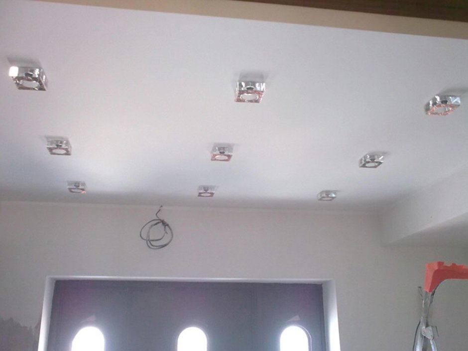 Расстановка светильников на потолке