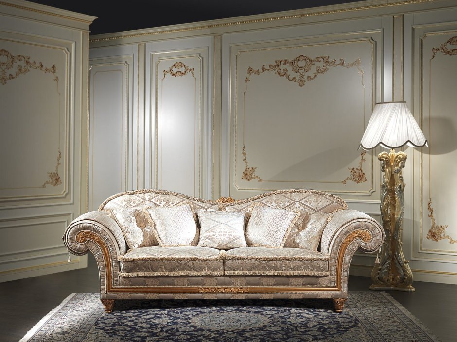 Диван в классическом стиле