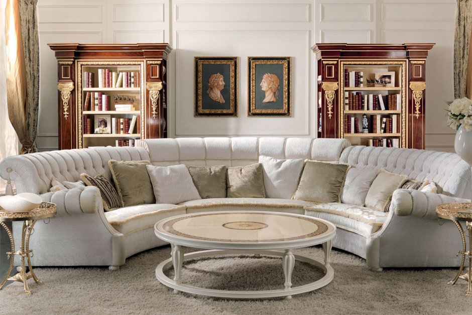 Полукруглый диван в классическом стиле