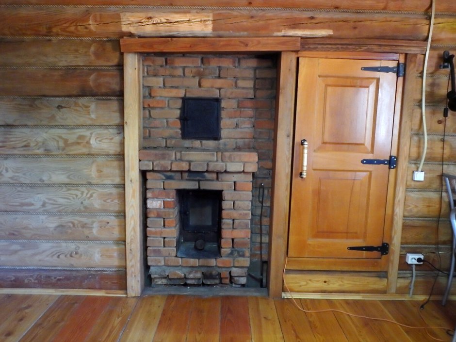 Печь топка из предбанника Harvia