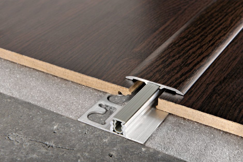 Самоклеящийся порог Sol 40p из ламинированного алюминия