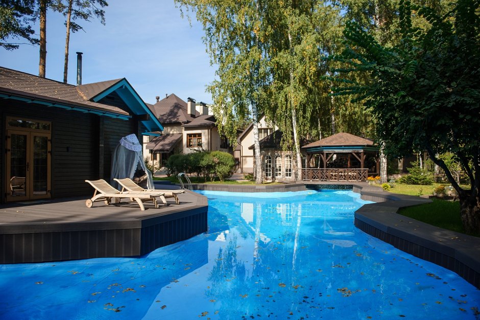 Дача с бассейном и баней