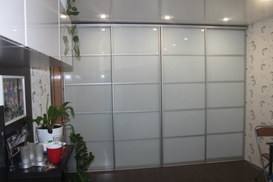 Шкаф купе с матовым стеклом