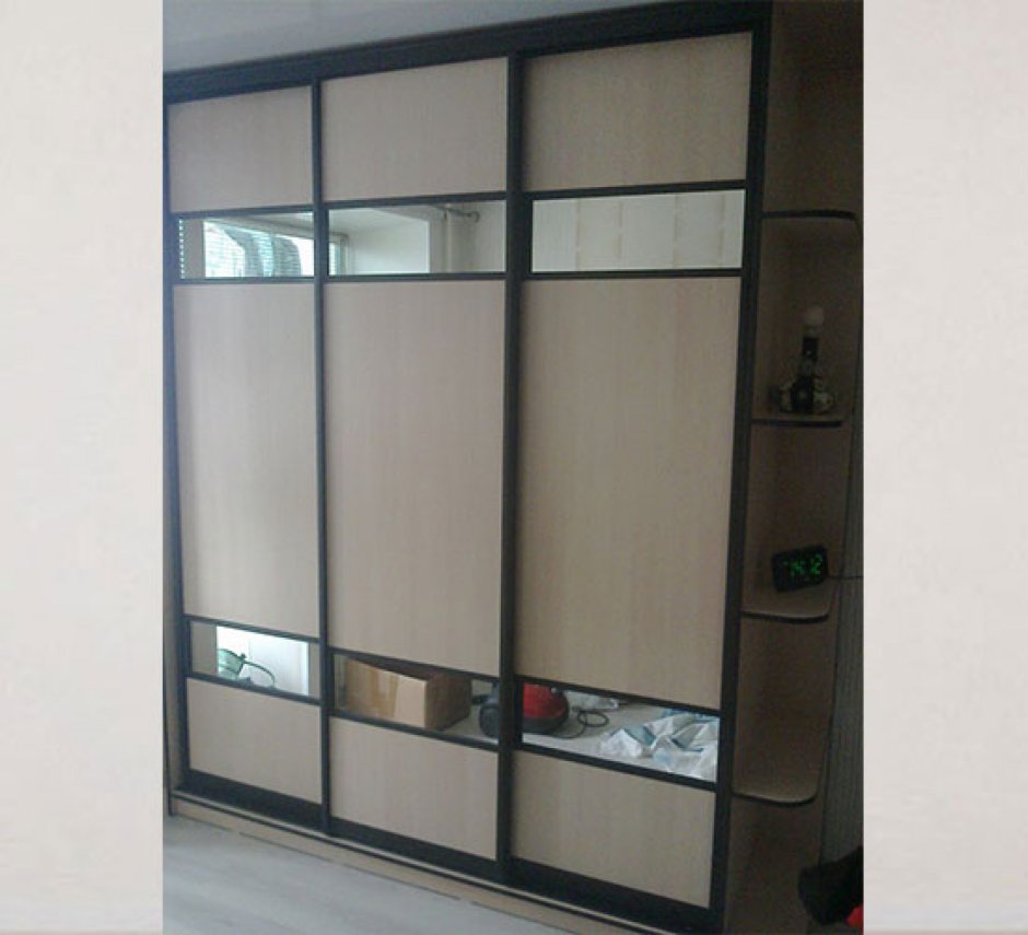 Шкаф купе ЛДСП со стеклом