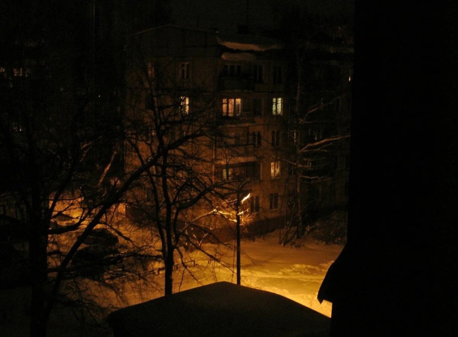 Вид из окна ночью зимой