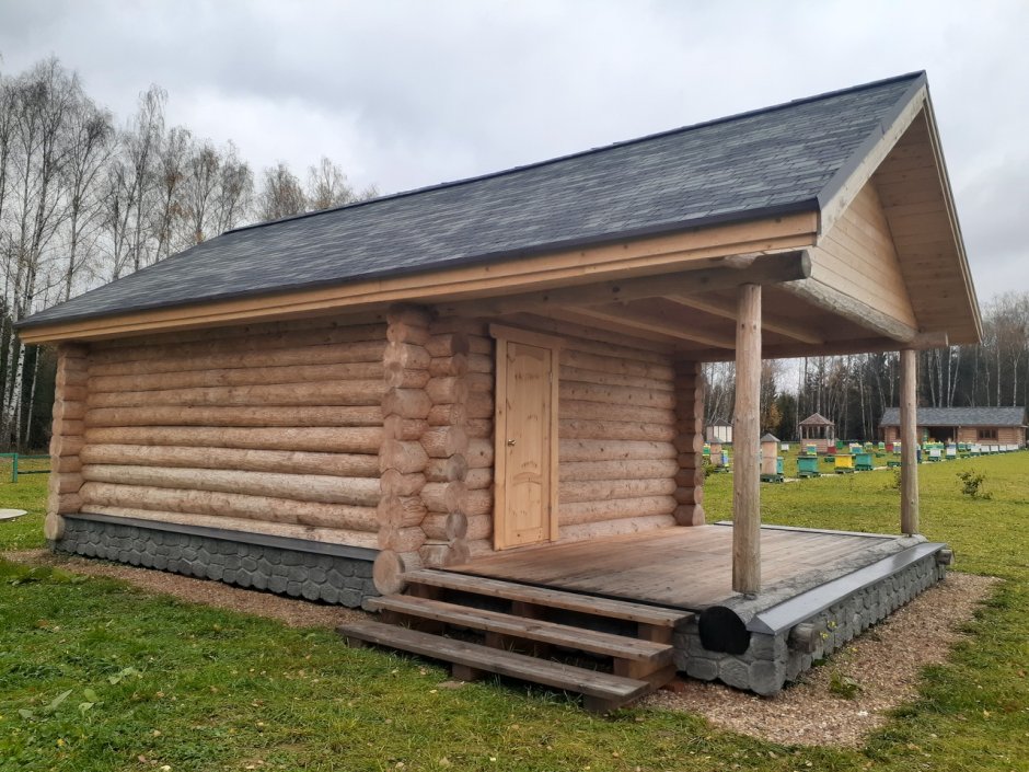 Баня из оцилиндрованного бревна