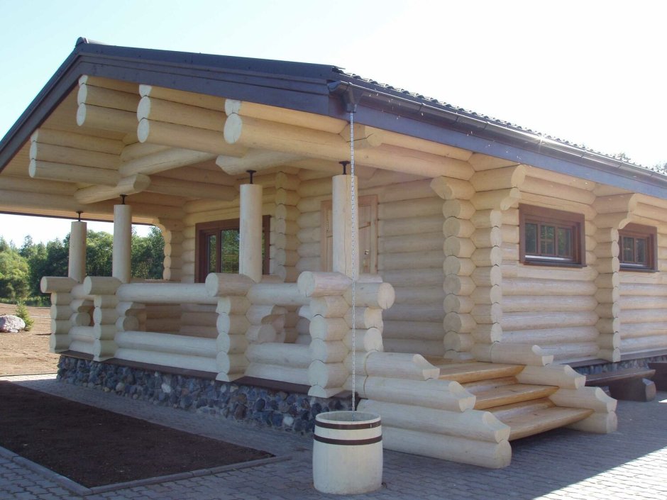 Баня из оцилиндрованного бревна