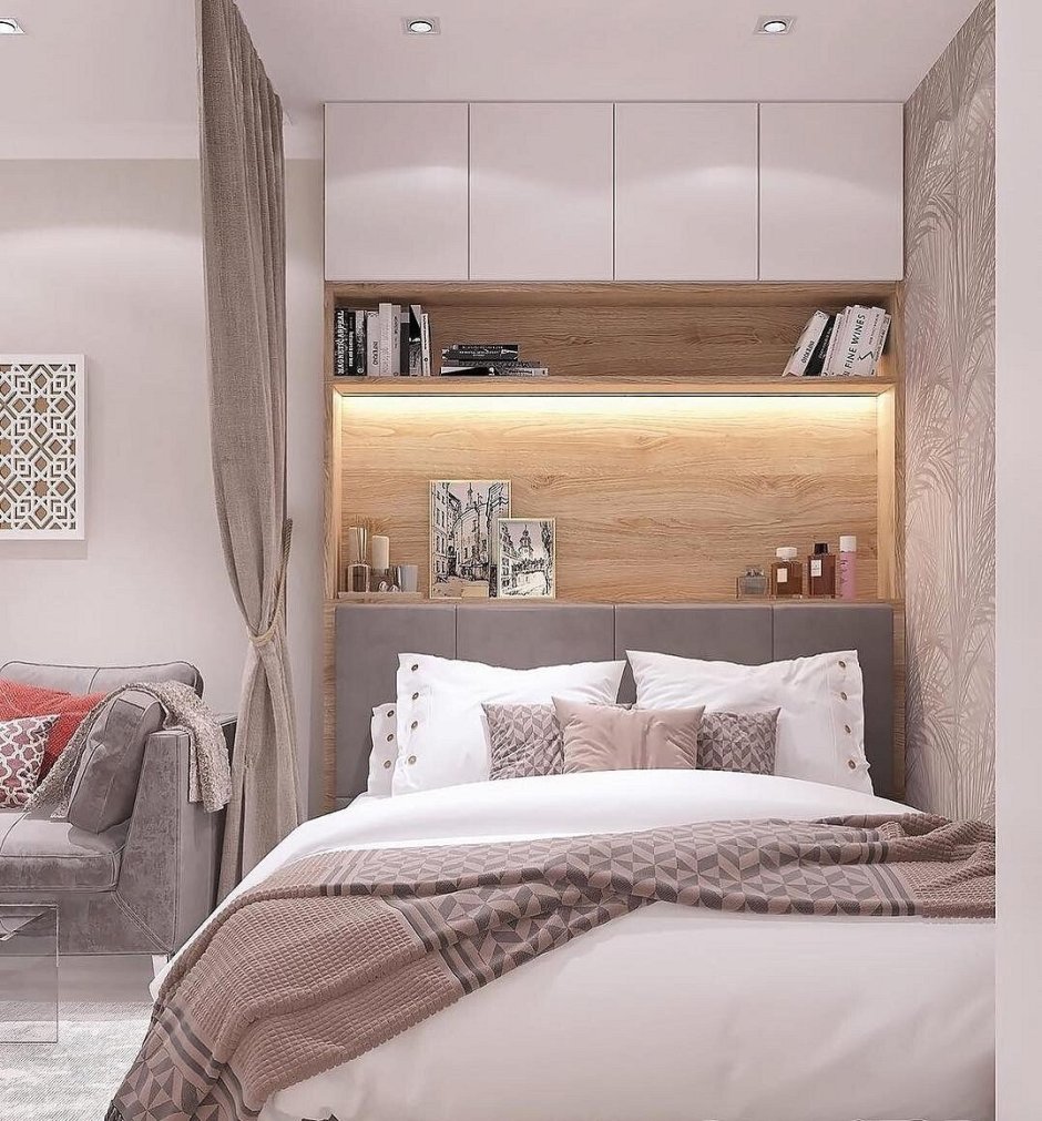 Полки в изголовье кровати