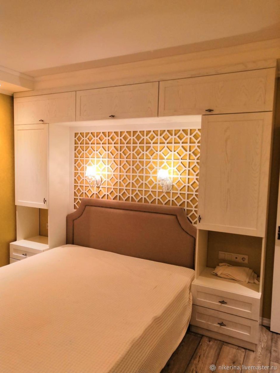 Шкаф над кроватью