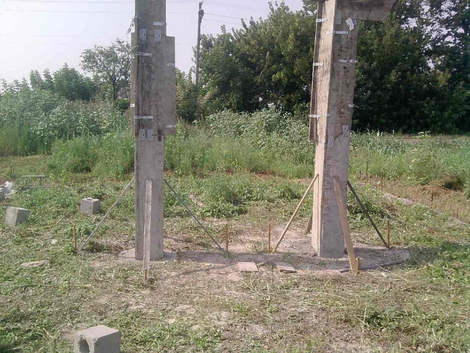 Опора к бетонной колонне