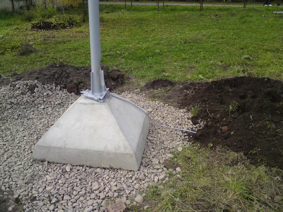 Фундаментная опора для стойки ф2