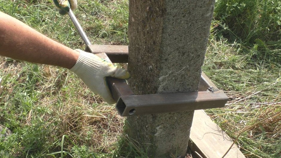 Преспасоба для устаноаки заборных стола