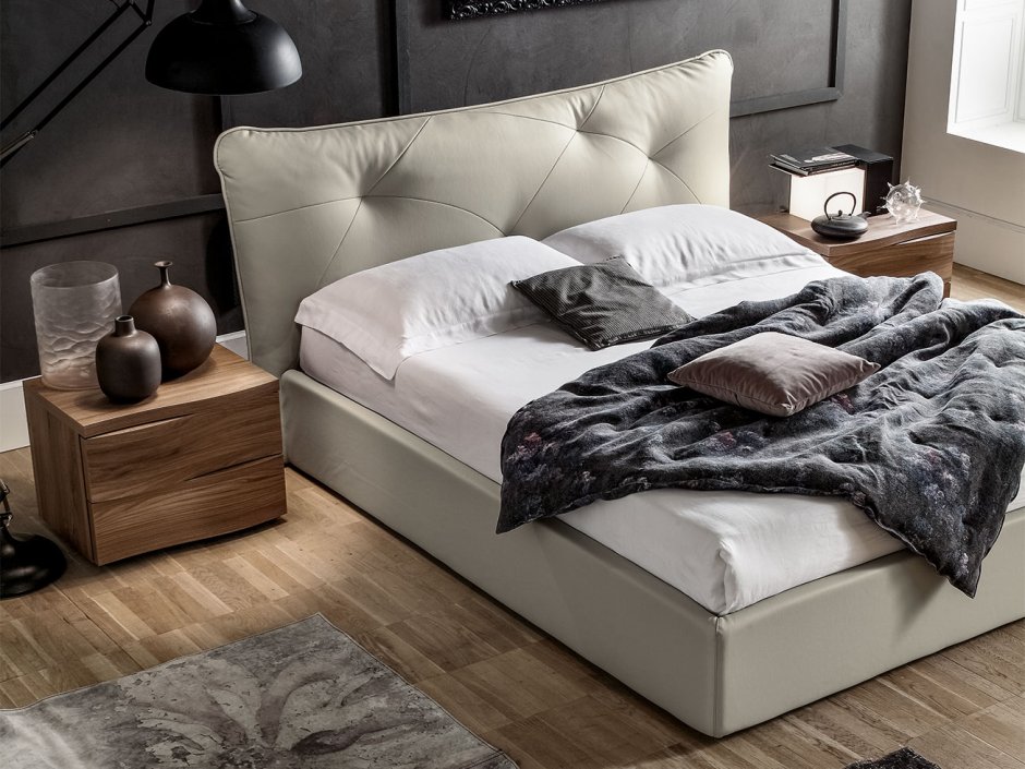 Изголовье кровати