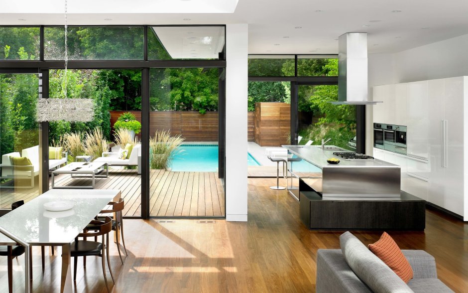 Кухни гостиные с панорамными окнами